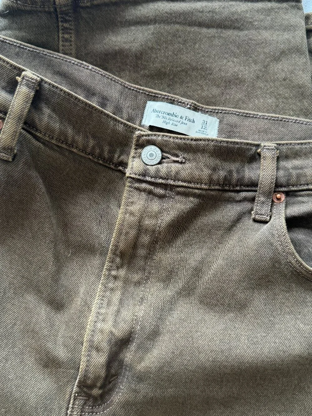 Abercrombie & Fitch High Rise 90s Relaxed Jean - Picture 7 of 7